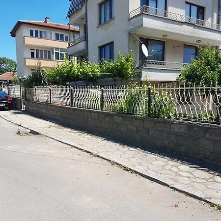 Партерен Апартамент Sunny Garden * Ahtopol