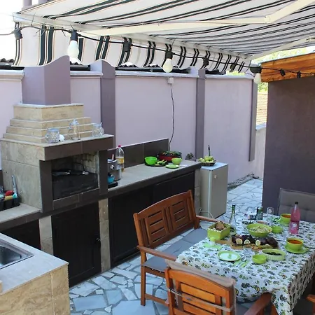 Daire Партерен Апартамент Sunny Garden Ahtopol