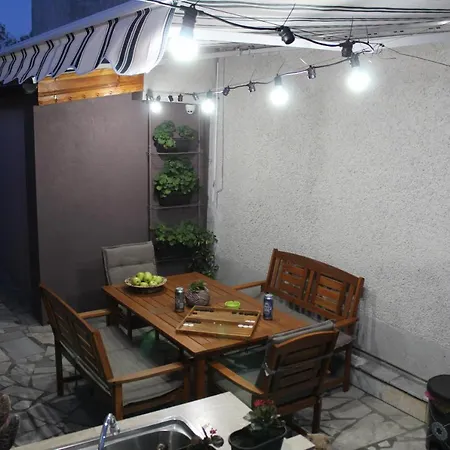 Партерен Апартамент Sunny Garden Daire *