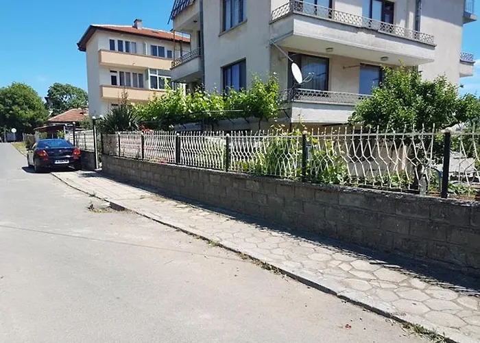 партерен Sunny Garden * Ahtopol